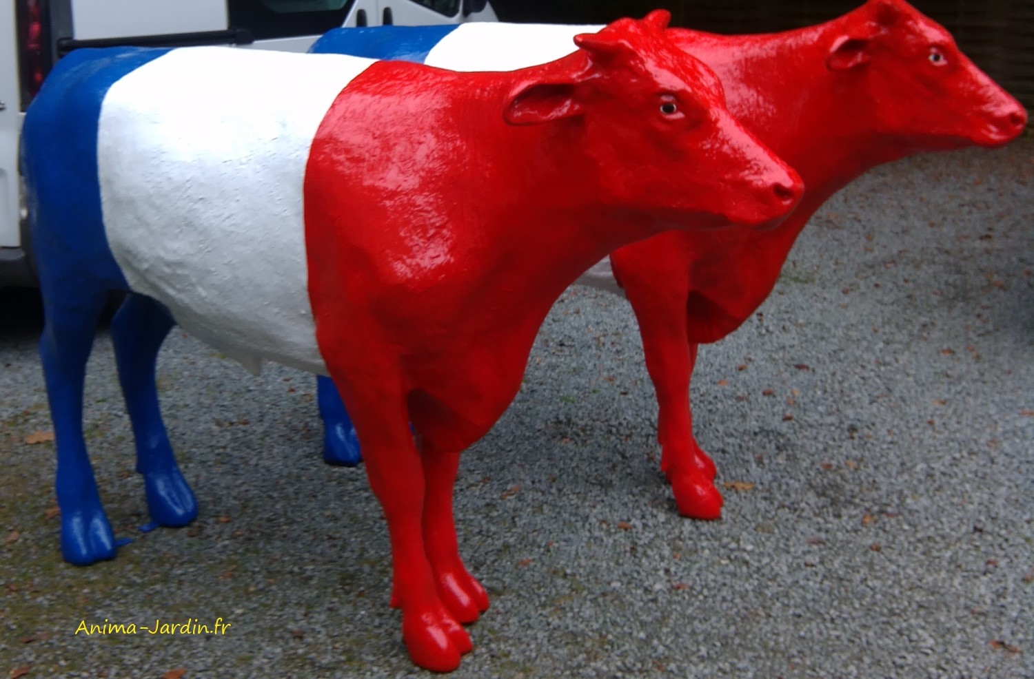 Bœuf debout 136 cm en résine, tricolore, animal de la ferme